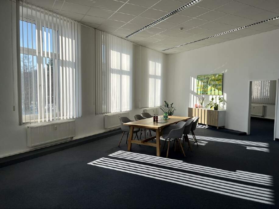Büro groß