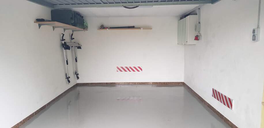 Garage mit Starkstrom