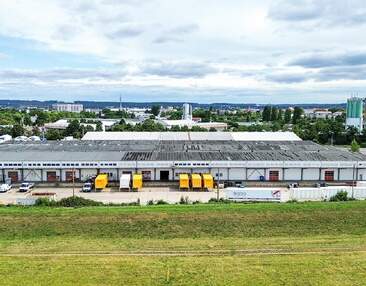 ca. 3.000 m² große Logistikhalle mit Rampen an der A4 Richtung Leipzig und Berlin zur Miete!