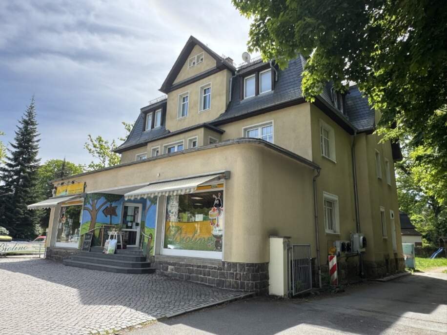 Straßenansicht