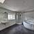 Bad mit Dusche und Wanne
