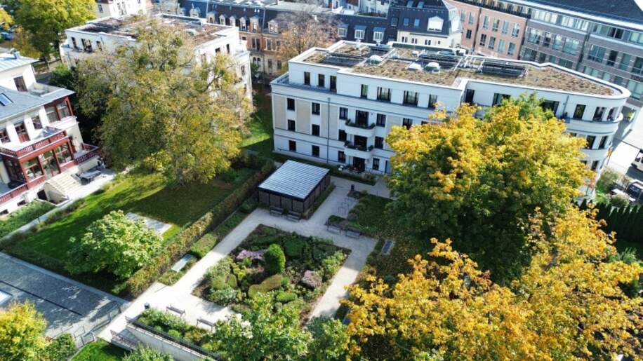 Grundstück mit eigenem Park