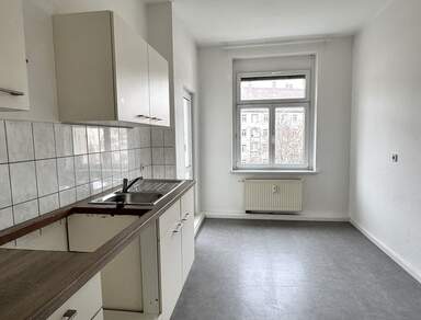 2- Raumwohnung mit Balkon und Einbauküche in der Äußeren Neustadt mieten!