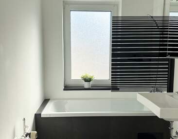 Hell & modern: Eigentumswohnung mit EBK, Stellplatz & Tageslichtbad in Reichenbrand