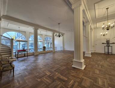 Helle Ladenfläche - ca. 145 m² - mit Charme und großer Schaufensterfront zur MIete!