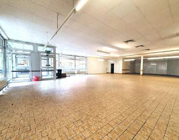 850 m² ebenerdige Gewerbefläche mit Stellplätzen in Merseburg zur Miete