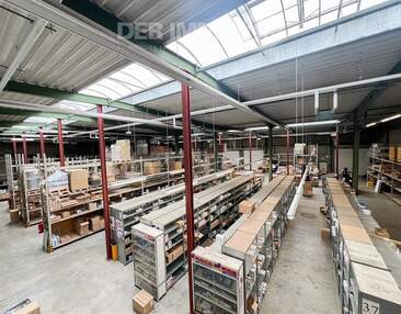 Lager-/ Produktionshalle mit Einliegerwohnung unweit der Autobahn A4 zum Kauf!