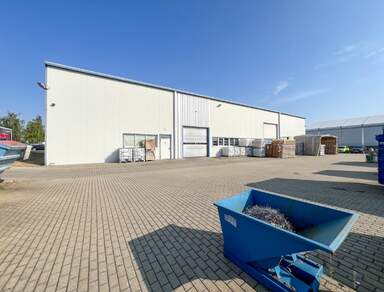 930 m² Lager-/Produktionshalle mit Büro und 8t Kranbahn an der A14 zur Miete