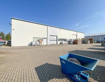 930 m² Lager-/Produktionshalle mit Büro und 8t Kranbahn an der A14 zur Miete