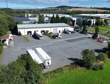Direkt an der A4 | ca. 1.150 m² Halle & ca. 4.400 m² Freifläche nahe Dresden-Flughafen zur Miete