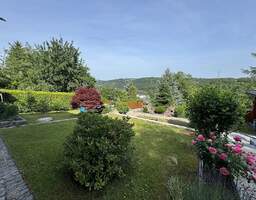 Ihr neues Zuhause mit atemberaubendem Ausblick & wunderschönem Grundstück!