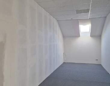 Kleine Bürofläche im Geschäftshaus in OEDERAN | zentrale Lage mit Parkplätzen