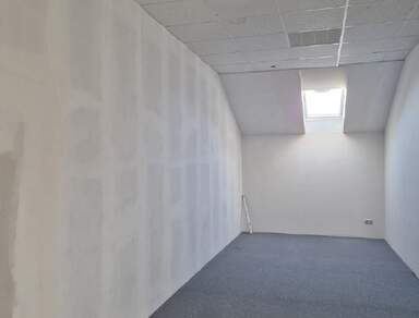 Kleine Bürofläche im Geschäftshaus in OEDERAN | zentrale Lage mit Parkplätzen