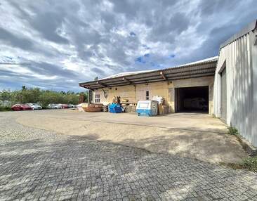 ca. 750 m² Hallenfläche im Gewerbeareal in Coswig zur Miete