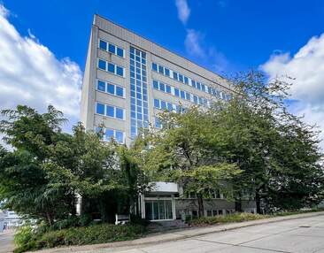 Bürohaus mit Sicht auf den "Großen Garten" in Dresden Gruna