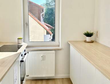 Solide Kapitalanlage: Vermietungsfreundliche 2-Raumwohnung mit Stellplatz und Einbauküche