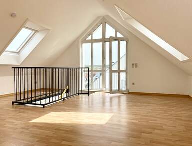 Helle 2-Raum-Maisonettewohnung mit Balkonen und herrlichem Fernblick in Frankenberg!