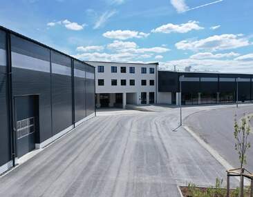 Moderne Halle im Erstbezug | ca. 2.600 m² plus Büro zur Miete | in Höckendorf
