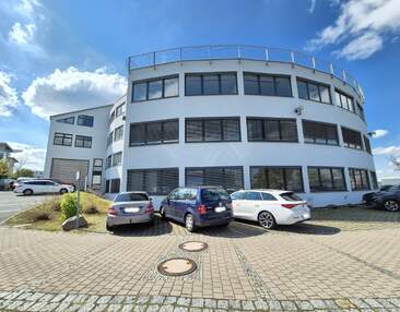Nahe Autobahn A 17 | Moderne Bürofläche mit ca. 346 m² zur Miete