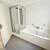 Tageslichtbad mit Wanne und Dusche