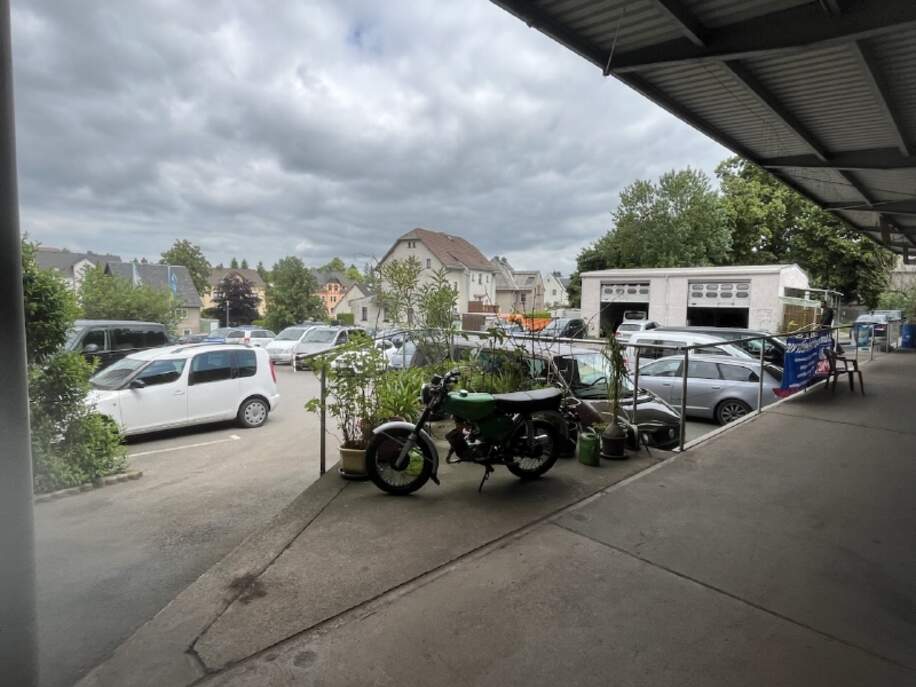 Rampe und Parkplatz