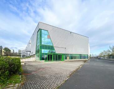 Vielseitig nutzbare Gewerbeimmobilie auf ca. 21.000 m² Grundstück im Dresdner Westen