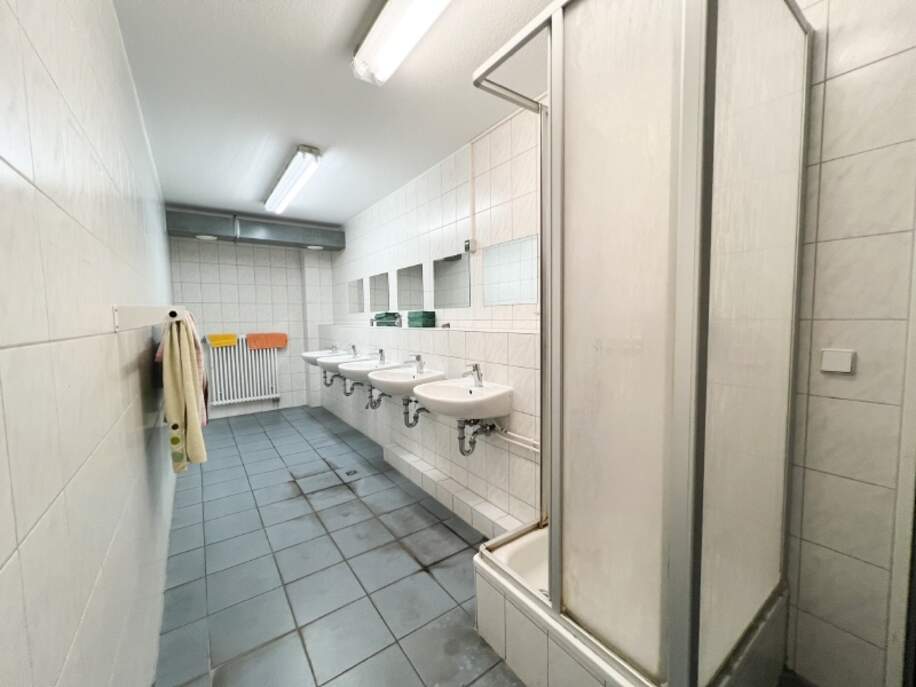 Sanitär mit Dusche