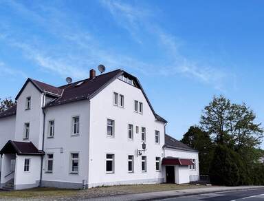 Saniertes Mehrfamilienhaus mit ca. 4,55 % Rendite nahe der Dresdner Heide!