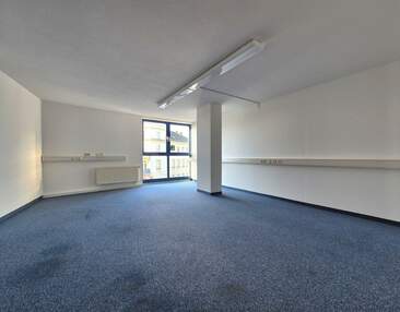 Bürofläche - ca. 108 m² - mit Erweiterungsmöglichkeit und Stellplätzen in Coswig zur Miete!