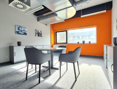 Repräsentative Bürofläche mit ca. 1.000 m² - in Freiberg zur Miete!