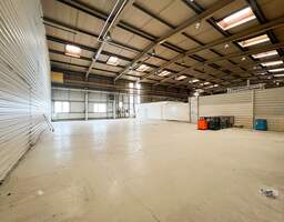 Autobahnnah | Bis zu ca. 322 m² Hallenfläche mit Kran in Dresden mieten!