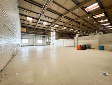 Autobahnnah | Bis zu ca. 322 m² Hallenfläche mit Kran in Dresden mieten!