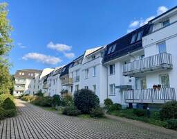gemütliche Dachgeschosswohnung mit Balkon + EBK in Schloßchemnitz