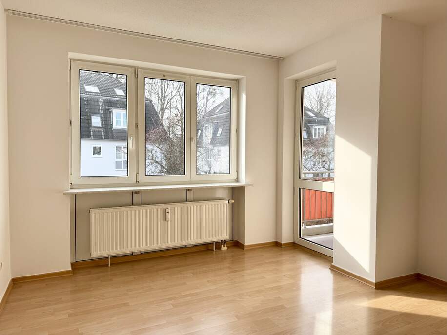 Schlafzimmer mit Balkonzugang