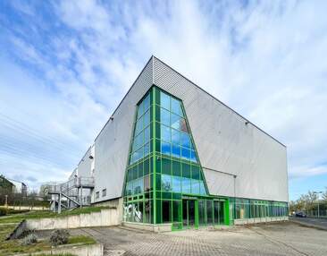 Vielseitig nutzbare Gewerbeimmobilie auf ca. 21.000 m² Grundstück im Dresdner Westen