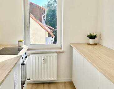 Solide Kapitalanlage: Vermietungsfreundliche 2-Raumwohnung mit Stellplatz und Einbauküche