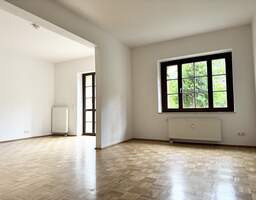 * Ideal für Familien: Großzügige und helle 5-Raum-Wohnung mit Terrasse und Garten in Dresden zum MIETEN! *