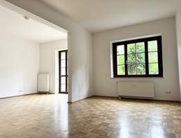 * Ideal für Familien: Großzügige 5-Raum-Wohnung mit Terrasse und Garten in Dresden zum MIETEN! *