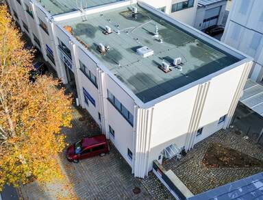 Kleines Bürohaus mit rund 300 m² und AUßenbereich in zentraler Lage zur Miete!