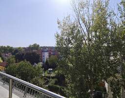 Sonniges Dachgeschoss mit herrlichem Ausblick von 2 Balkonen!