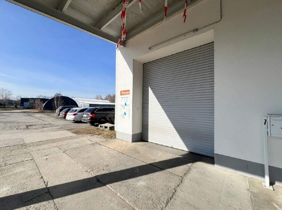Überdachte nalieferung Halle 1