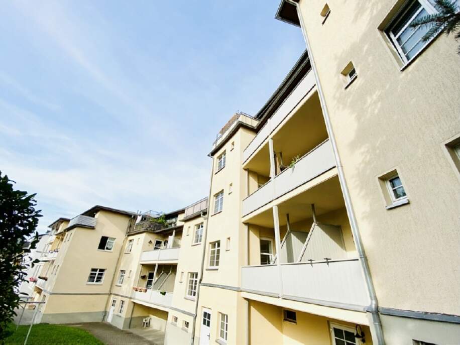 Hausrückseite mit Balkonen - Immobilienmakler Dresden, Chemnitz, Leipzig