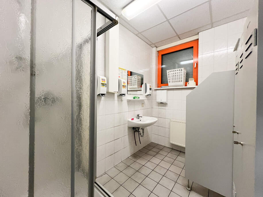 Sanitär mit Dusche
