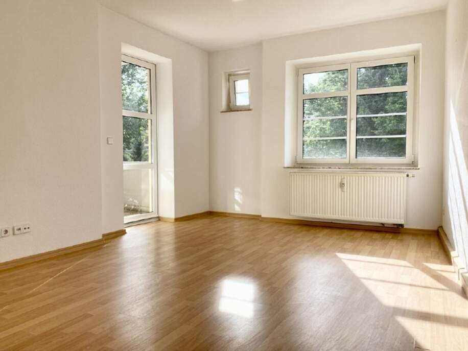 Wohnzimmer mit Balkon