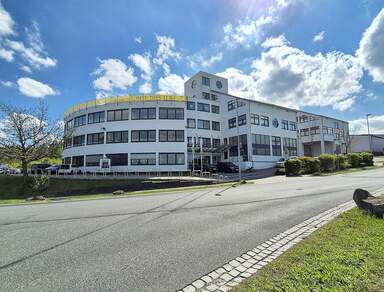 In Autobahnnähe | 733 m² Bürofläche in Kesselsdorf zur Miete