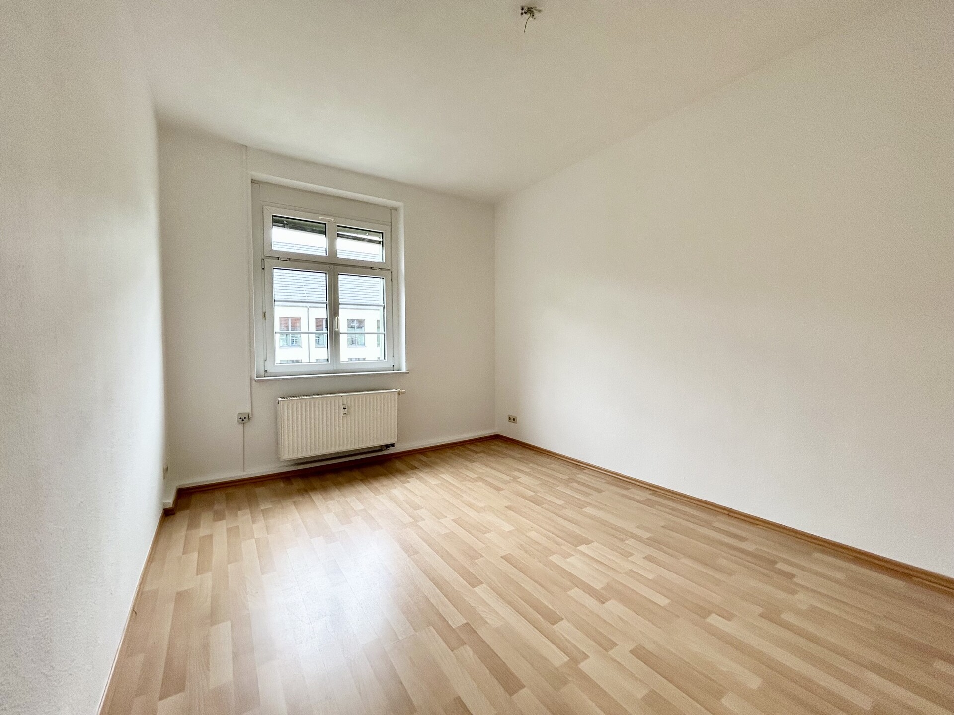 Renovierte 3-Raumwohnung mit Balkon | 2. OG | Abstellraum | zentral gelegen