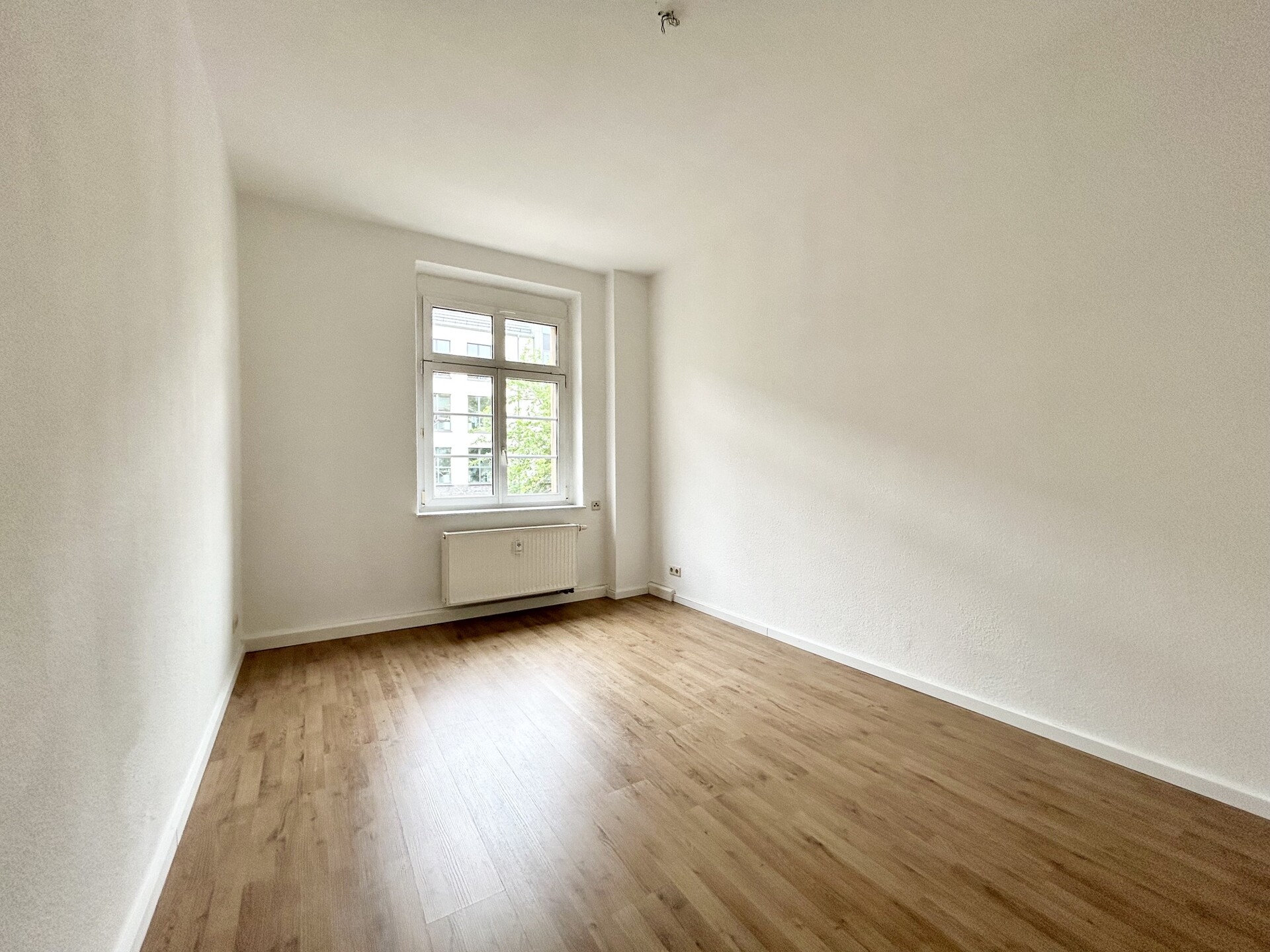 Renovierte 3-Raumwohnung mit Balkon | 2. OG | Abstellraum | zentral gelegen