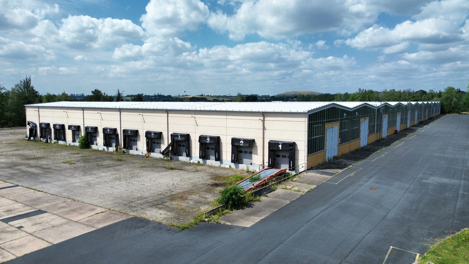 Gewerbekomplex | rund 20.000 m² Halle mit Freifläche im Umland von Dresden