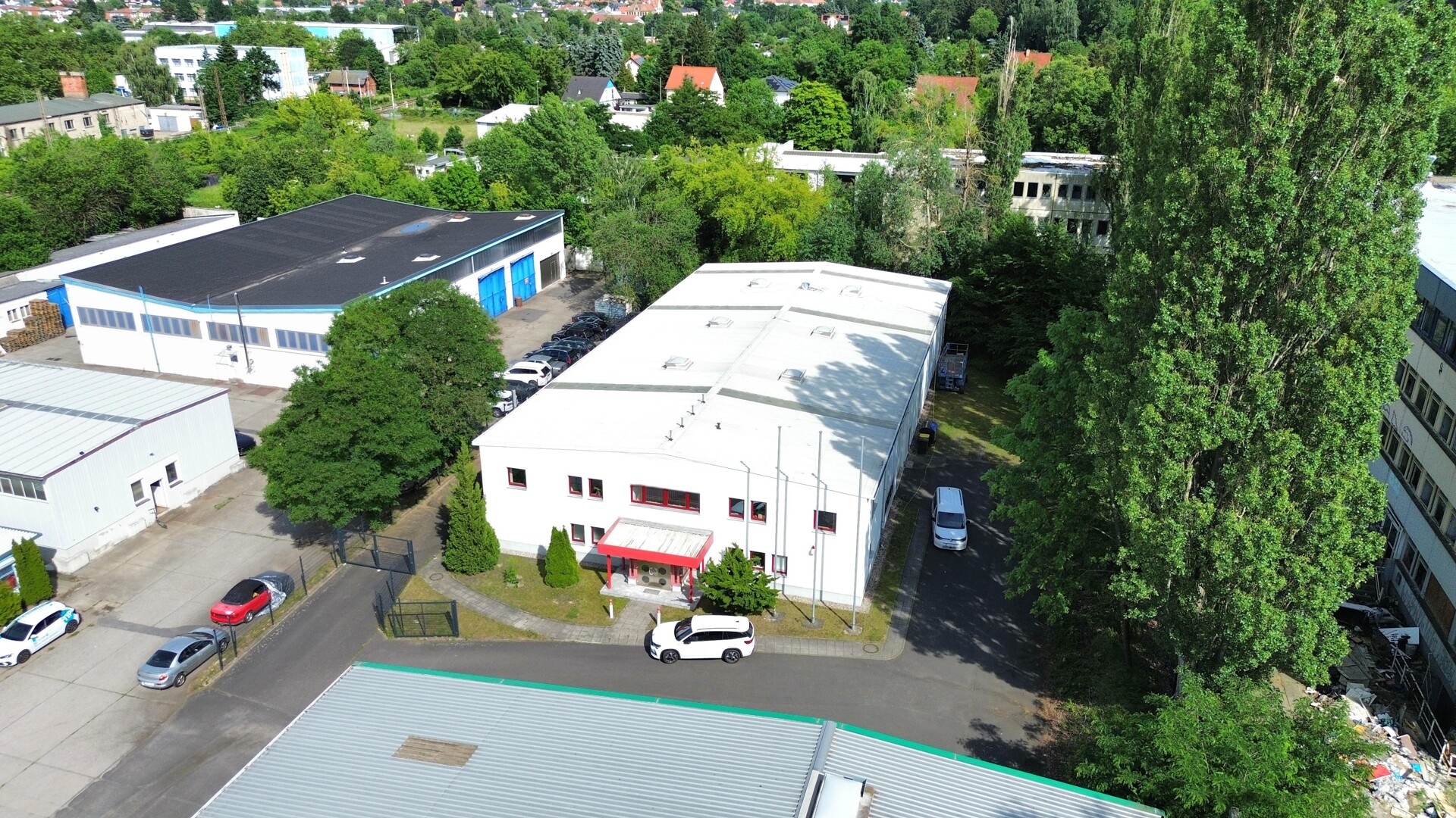 Top-Lage an der A4 Dresden | ca. 680 m² Halle mit Büro & Freifläche